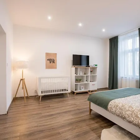 Family * 俄斯特拉发