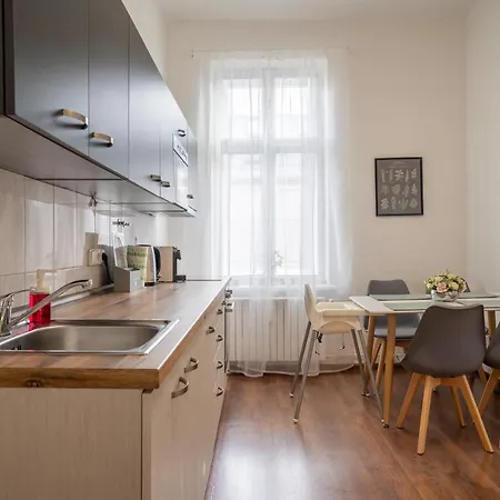 Family 俄斯特拉发